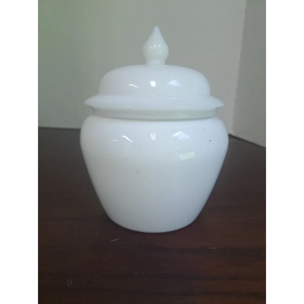1972 Avon Dynasty Milk Glass Ginger Jar With Songbird